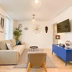 The Downtown Cosy *